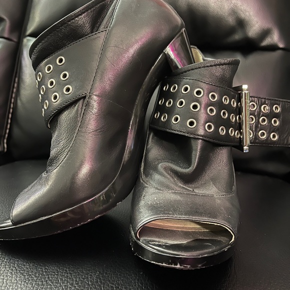 Shoes - Picture 2 of 6